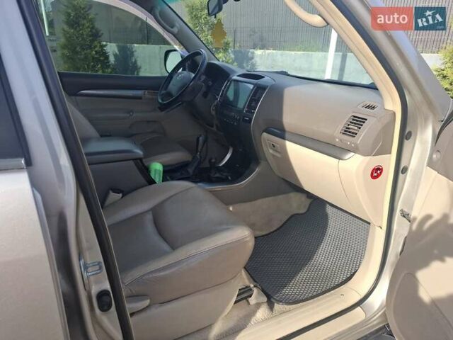 Серый Тойота Ленд Крузер Прадо, объемом двигателя 2.69 л и пробегом 220 тыс. км за 9500 $, фото 3 на Automoto.ua