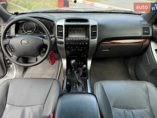 Сірий Тойота Ленд Крузер Прадо, об'ємом двигуна 4 л та пробігом 344 тис. км за 12000 $, фото 40 на Automoto.ua