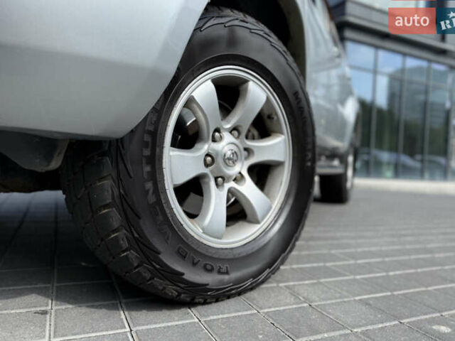 Сірий Тойота Ленд Крузер Прадо, об'ємом двигуна 4 л та пробігом 344 тис. км за 12000 $, фото 3 на Automoto.ua