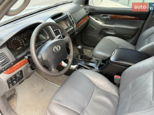 Сірий Тойота Ленд Крузер Прадо, об'ємом двигуна 4 л та пробігом 344 тис. км за 12000 $, фото 29 на Automoto.ua