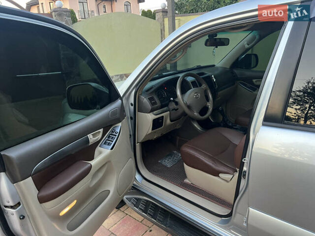 Серый Тойота Ленд Крузер Прадо, объемом двигателя 2.7 л и пробегом 275 тыс. км за 11999 $, фото 11 на Automoto.ua