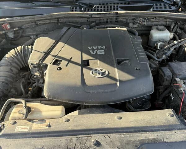 Сірий Тойота Ленд Крузер Прадо, об'ємом двигуна 3.96 л та пробігом 310 тис. км за 12500 $, фото 12 на Automoto.ua