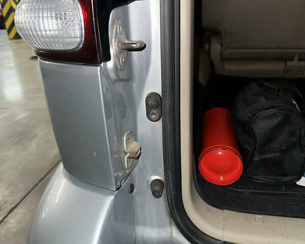 Серый Тойота Ленд Крузер Прадо, объемом двигателя 3.96 л и пробегом 250 тыс. км за 14000 $, фото 56 на Automoto.ua