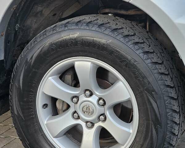 Серый Тойота Ленд Крузер Прадо, объемом двигателя 3 л и пробегом 286 тыс. км за 16000 $, фото 18 на Automoto.ua