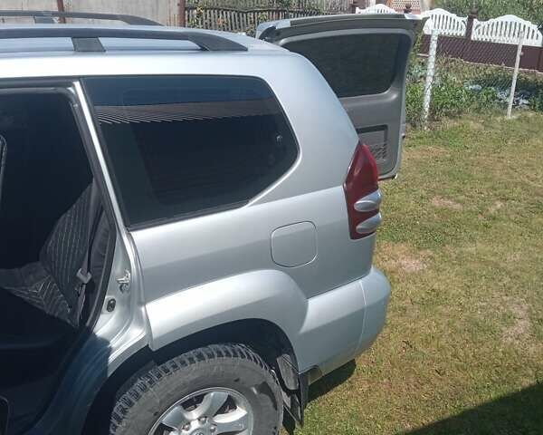 Серый Тойота Ленд Крузер Прадо, объемом двигателя 2.7 л и пробегом 240 тыс. км за 13000 $, фото 1 на Automoto.ua