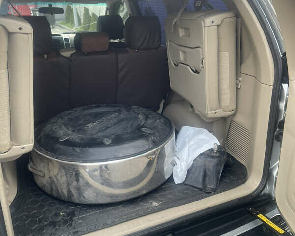 Серый Тойота Ленд Крузер Прадо, объемом двигателя 2.7 л и пробегом 149 тыс. км за 12800 $, фото 13 на Automoto.ua