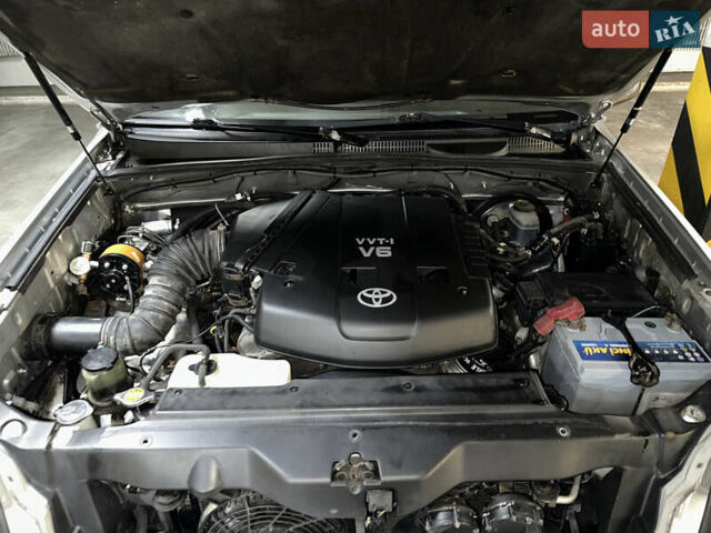 Серый Тойота Ленд Крузер Прадо, объемом двигателя 3.96 л и пробегом 250 тыс. км за 14000 $, фото 59 на Automoto.ua