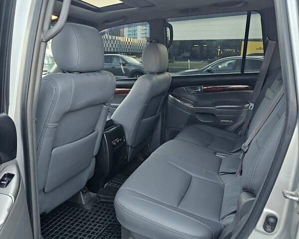 Серый Тойота Ленд Крузер Прадо, объемом двигателя 3 л и пробегом 286 тыс. км за 16000 $, фото 14 на Automoto.ua