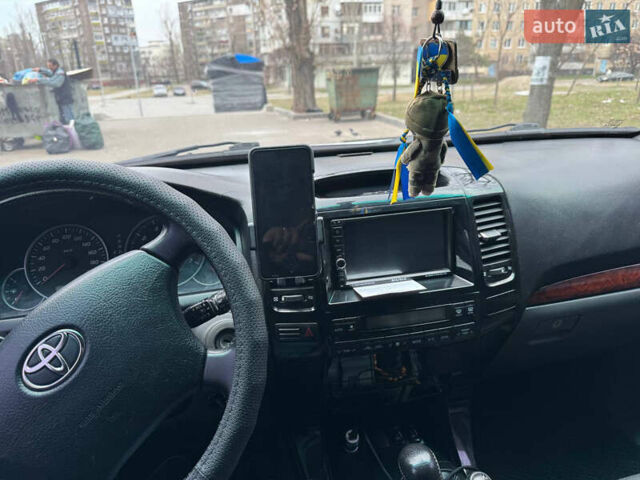 Серый Тойота Ленд Крузер Прадо, объемом двигателя 4 л и пробегом 264 тыс. км за 13000 $, фото 11 на Automoto.ua