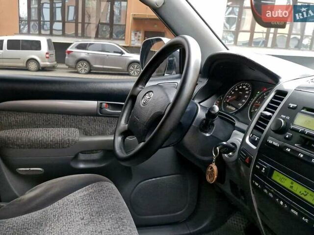 Серый Тойота Ленд Крузер Прадо, объемом двигателя 2.69 л и пробегом 327 тыс. км за 12950 $, фото 43 на Automoto.ua