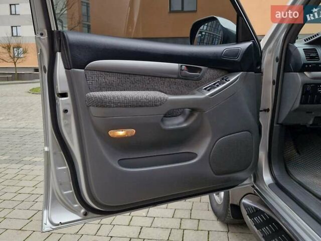 Серый Тойота Ленд Крузер Прадо, объемом двигателя 2.69 л и пробегом 327 тыс. км за 12950 $, фото 49 на Automoto.ua