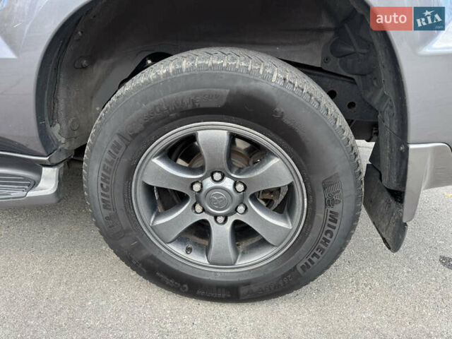 Сірий Тойота Ленд Крузер Прадо, об'ємом двигуна 3.96 л та пробігом 250 тис. км за 14300 $, фото 11 на Automoto.ua