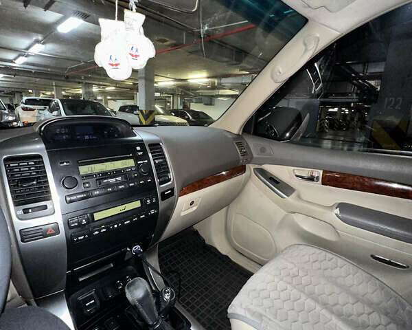 Серый Тойота Ленд Крузер Прадо, объемом двигателя 3.96 л и пробегом 250 тыс. км за 14000 $, фото 44 на Automoto.ua