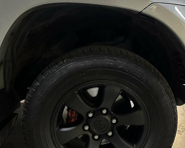 Серый Тойота Ленд Крузер Прадо, объемом двигателя 3.96 л и пробегом 250 тыс. км за 14000 $, фото 61 на Automoto.ua