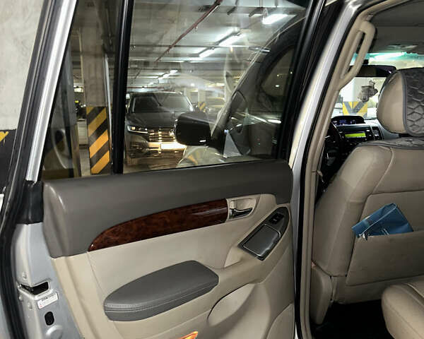 Серый Тойота Ленд Крузер Прадо, объемом двигателя 3.96 л и пробегом 250 тыс. км за 14000 $, фото 18 на Automoto.ua