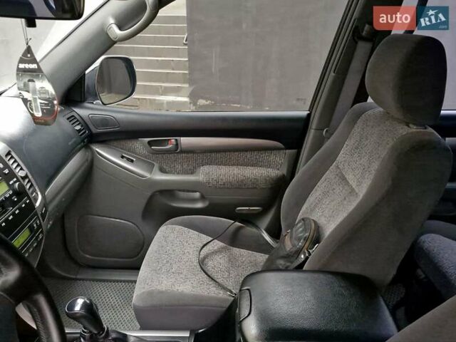 Серый Тойота Ленд Крузер Прадо, объемом двигателя 2.69 л и пробегом 327 тыс. км за 12950 $, фото 56 на Automoto.ua