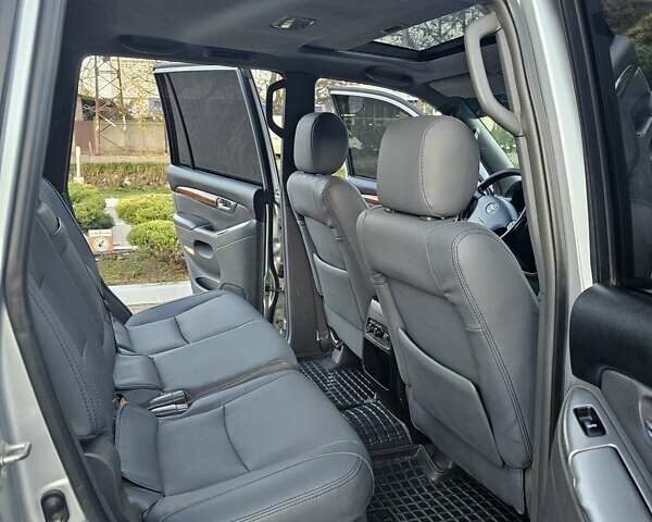 Серый Тойота Ленд Крузер Прадо, объемом двигателя 3 л и пробегом 286 тыс. км за 16000 $, фото 15 на Automoto.ua