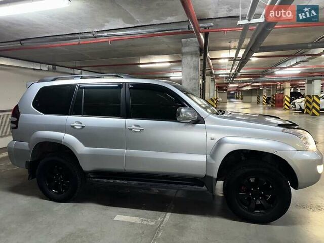 Серый Тойота Ленд Крузер Прадо, объемом двигателя 3.96 л и пробегом 250 тыс. км за 14000 $, фото 2 на Automoto.ua