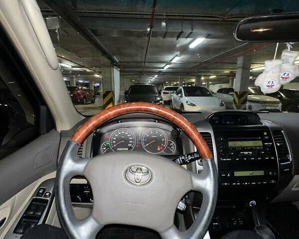 Серый Тойота Ленд Крузер Прадо, объемом двигателя 3.96 л и пробегом 250 тыс. км за 14000 $, фото 43 на Automoto.ua