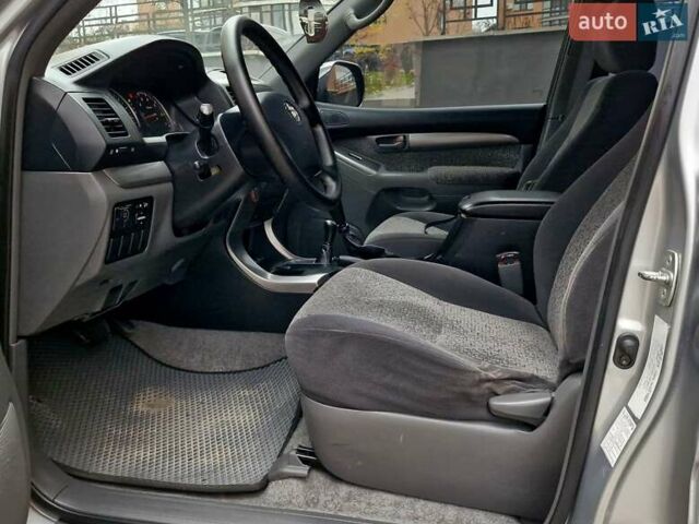 Серый Тойота Ленд Крузер Прадо, объемом двигателя 2.69 л и пробегом 327 тыс. км за 12950 $, фото 52 на Automoto.ua