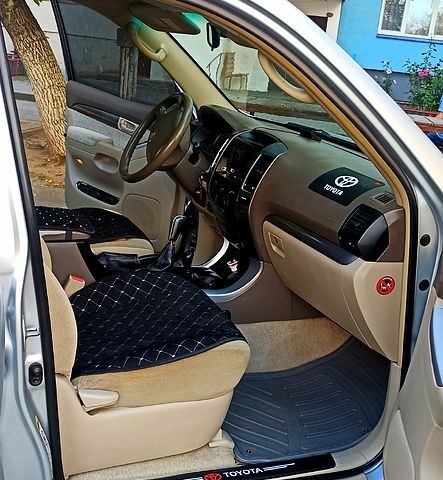 Серый Тойота Ленд Крузер Прадо, объемом двигателя 2.7 л и пробегом 305 тыс. км за 12500 $, фото 13 на Automoto.ua