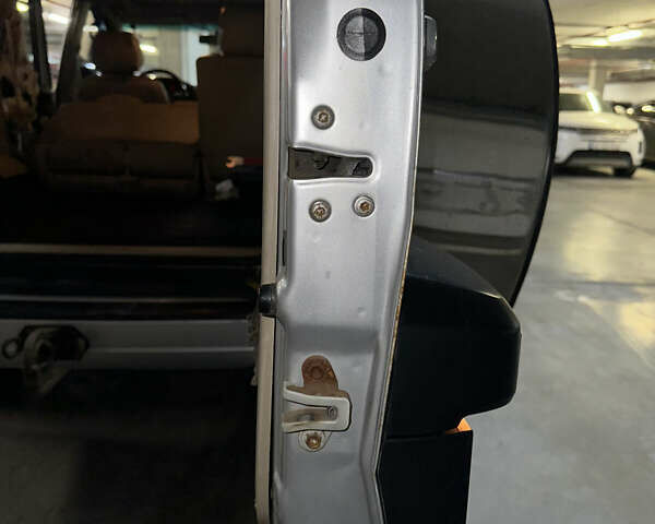 Серый Тойота Ленд Крузер Прадо, объемом двигателя 3.96 л и пробегом 250 тыс. км за 14000 $, фото 40 на Automoto.ua