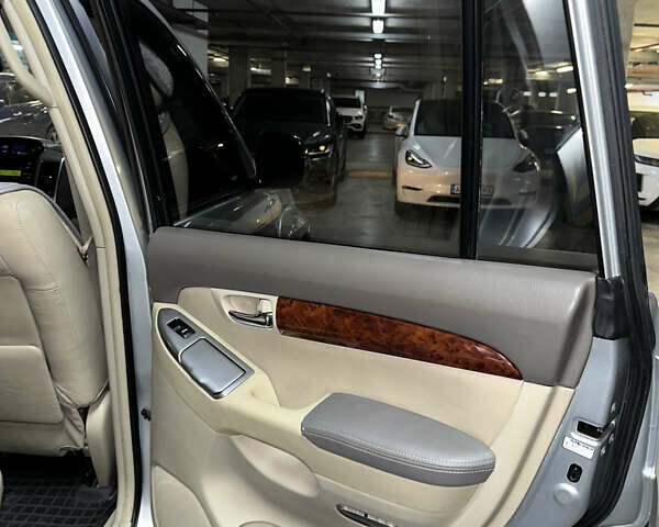 Серый Тойота Ленд Крузер Прадо, объемом двигателя 3.96 л и пробегом 250 тыс. км за 14000 $, фото 21 на Automoto.ua