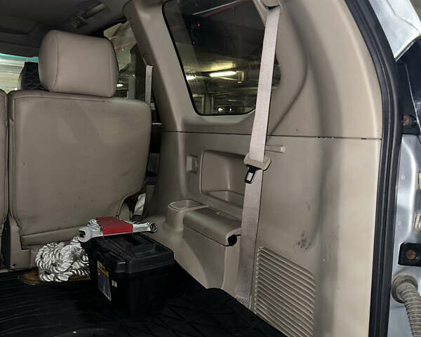 Серый Тойота Ленд Крузер Прадо, объемом двигателя 3.96 л и пробегом 250 тыс. км за 14000 $, фото 31 на Automoto.ua