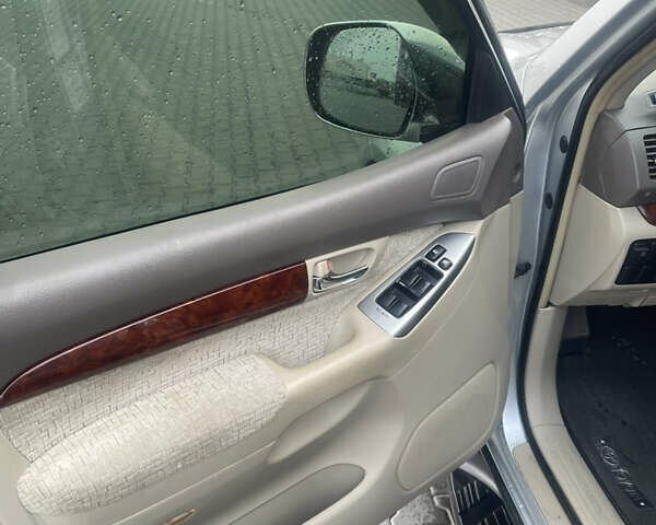 Серый Тойота Ленд Крузер Прадо, объемом двигателя 2.7 л и пробегом 149 тыс. км за 12800 $, фото 20 на Automoto.ua