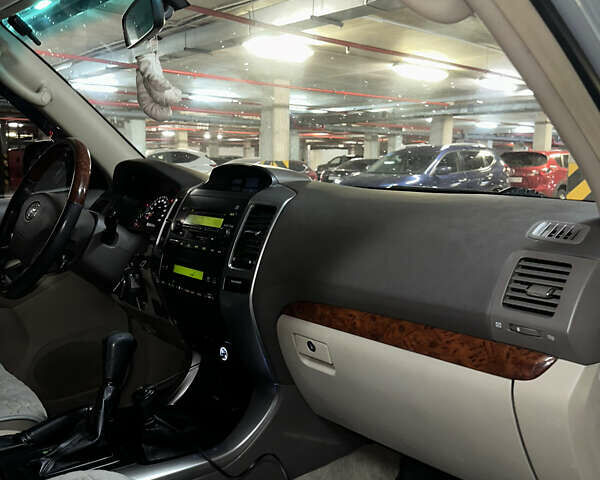 Серый Тойота Ленд Крузер Прадо, объемом двигателя 3.96 л и пробегом 250 тыс. км за 14000 $, фото 26 на Automoto.ua