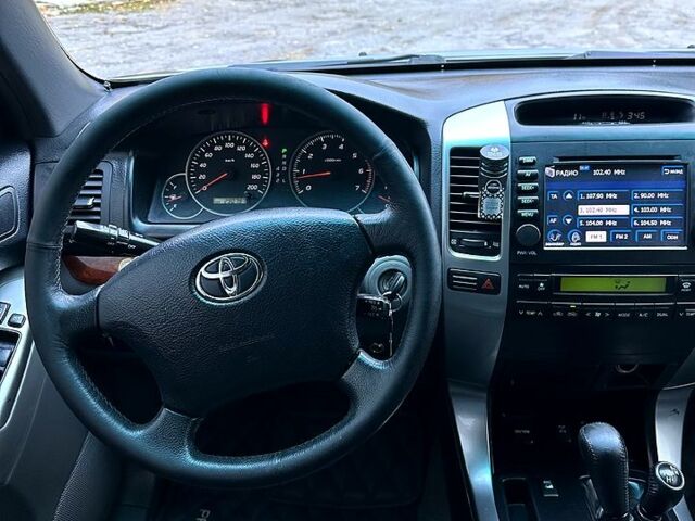 Серый Тойота Ленд Крузер Прадо, объемом двигателя 4 л и пробегом 291 тыс. км за 15500 $, фото 3 на Automoto.ua