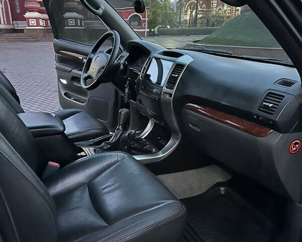 Серый Тойота Ленд Крузер Прадо, объемом двигателя 4 л и пробегом 393 тыс. км за 13999 $, фото 20 на Automoto.ua