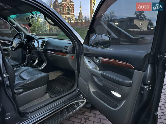 Серый Тойота Ленд Крузер Прадо, объемом двигателя 4 л и пробегом 393 тыс. км за 13999 $, фото 22 на Automoto.ua