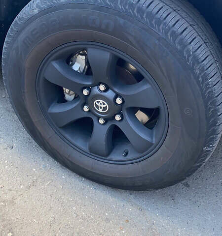 Серый Тойота Ленд Крузер Прадо, объемом двигателя 3.96 л и пробегом 235 тыс. км за 13500 $, фото 7 на Automoto.ua