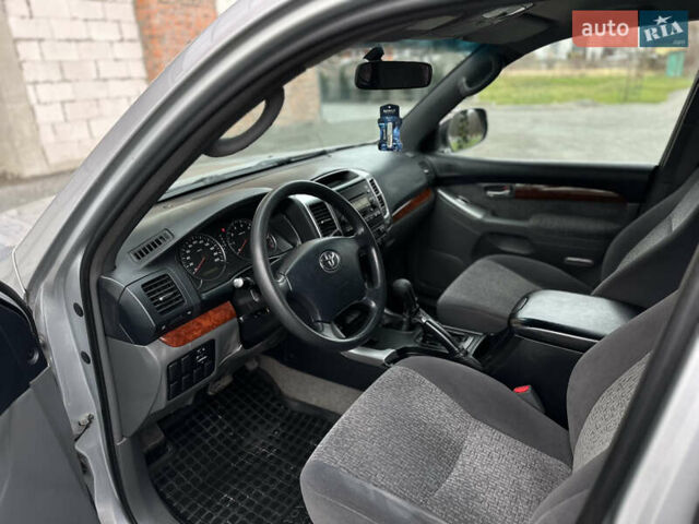 Серый Тойота Ленд Крузер Прадо, объемом двигателя 2.69 л и пробегом 286 тыс. км за 10900 $, фото 17 на Automoto.ua