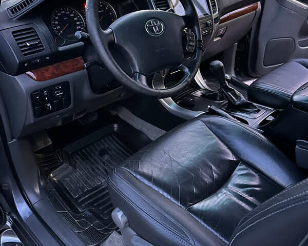 Серый Тойота Ленд Крузер Прадо, объемом двигателя 4 л и пробегом 393 тыс. км за 13999 $, фото 16 на Automoto.ua