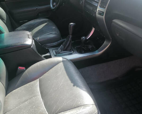 Серый Тойота Ленд Крузер Прадо, объемом двигателя 4 л и пробегом 283 тыс. км за 11500 $, фото 13 на Automoto.ua