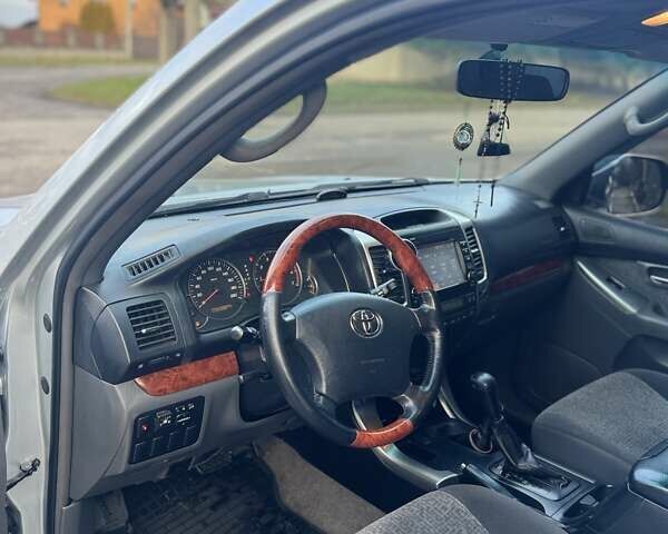 Серый Тойота Ленд Крузер Прадо, объемом двигателя 2.7 л и пробегом 260 тыс. км за 11300 $, фото 16 на Automoto.ua