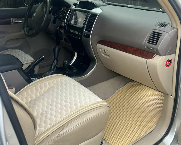 Серый Тойота Ленд Крузер Прадо, объемом двигателя 3.96 л и пробегом 253 тыс. км за 17500 $, фото 6 на Automoto.ua