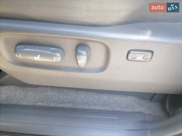 Серый Тойота Ленд Крузер Прадо, объемом двигателя 4 л и пробегом 283 тыс. км за 11500 $, фото 10 на Automoto.ua