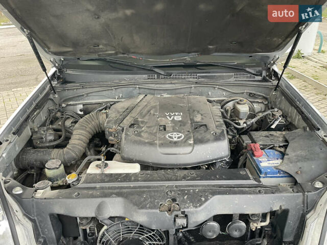 Серый Тойота Ленд Крузер Прадо, объемом двигателя 4 л и пробегом 198 тыс. км за 11500 $, фото 28 на Automoto.ua