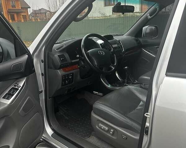 Серый Тойота Ленд Крузер Прадо, объемом двигателя 3.96 л и пробегом 215 тыс. км за 18500 $, фото 4 на Automoto.ua