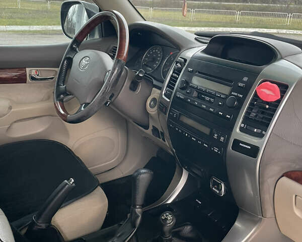 Серый Тойота Ленд Крузер Прадо, объемом двигателя 4 л и пробегом 198 тыс. км за 11500 $, фото 16 на Automoto.ua