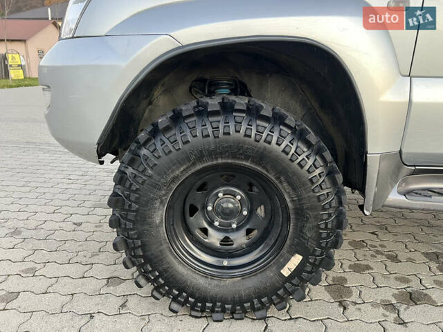 Серый Тойота Ленд Крузер Прадо, объемом двигателя 4 л и пробегом 320 тыс. км за 23000 $, фото 15 на Automoto.ua