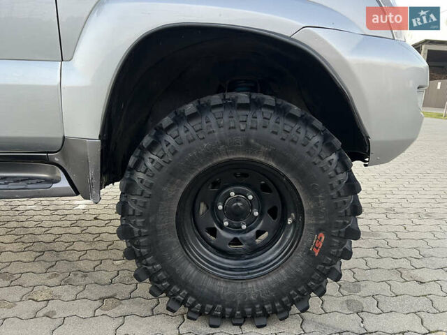 Серый Тойота Ленд Крузер Прадо, объемом двигателя 4 л и пробегом 320 тыс. км за 23000 $, фото 18 на Automoto.ua