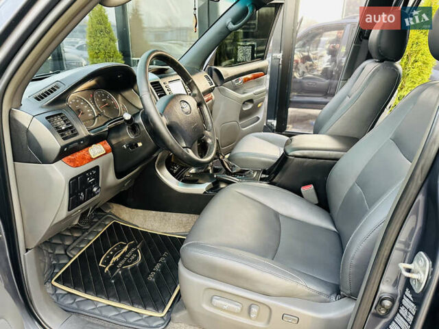 Серый Тойота Ленд Крузер Прадо, объемом двигателя 3.96 л и пробегом 292 тыс. км за 15800 $, фото 12 на Automoto.ua