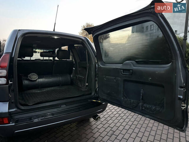 Серый Тойота Ленд Крузер Прадо, объемом двигателя 4 л и пробегом 393 тыс. км за 13999 $, фото 30 на Automoto.ua