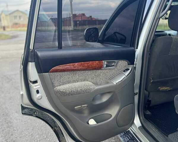 Серый Тойота Ленд Крузер Прадо, объемом двигателя 2.7 л и пробегом 260 тыс. км за 11300 $, фото 13 на Automoto.ua