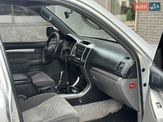 Серый Тойота Ленд Крузер Прадо, объемом двигателя 2.7 л и пробегом 340 тыс. км за 11700 $, фото 13 на Automoto.ua