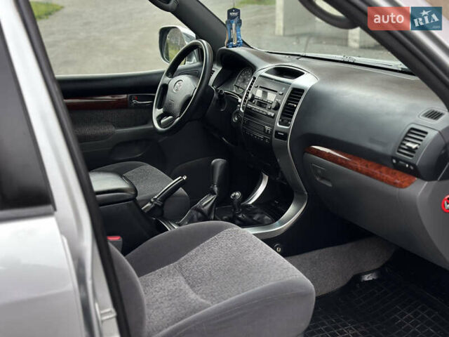 Серый Тойота Ленд Крузер Прадо, объемом двигателя 2.69 л и пробегом 286 тыс. км за 10900 $, фото 25 на Automoto.ua